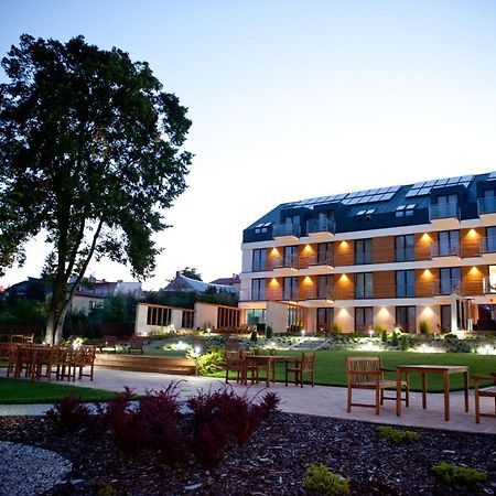 Hotel Uniejow Bagian luar foto