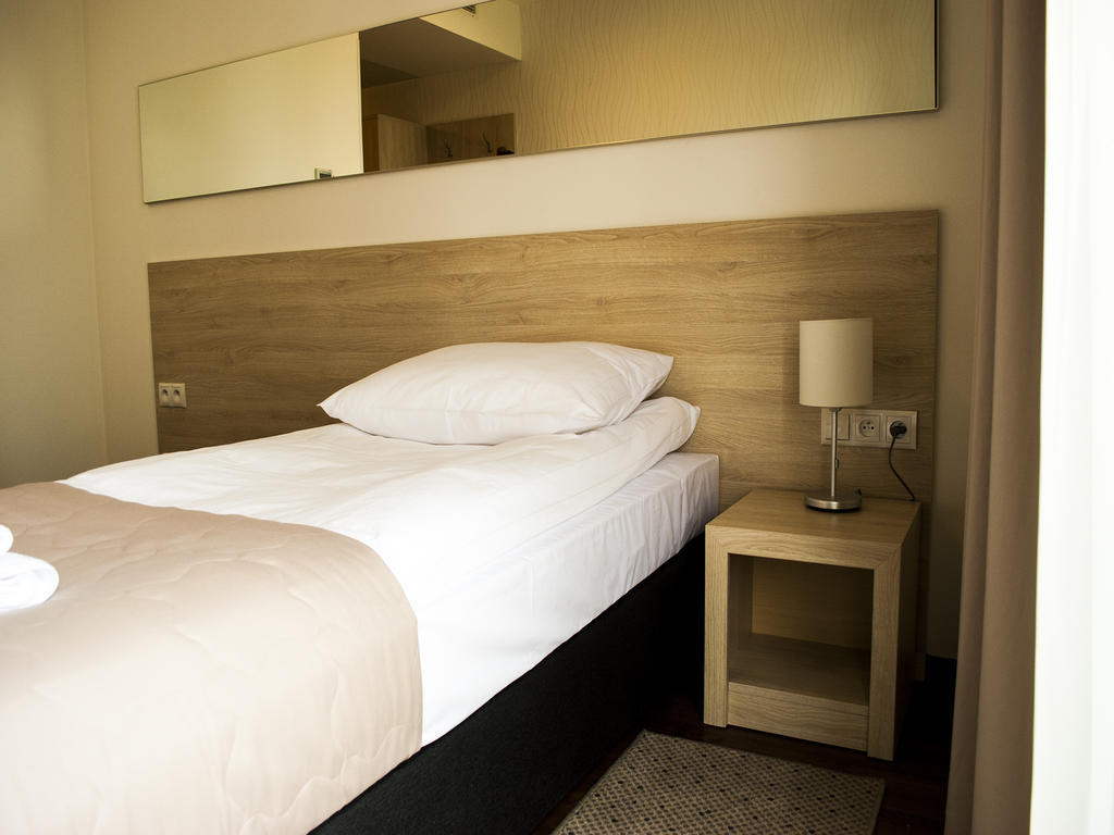 Hotel Uniejow Ruang foto