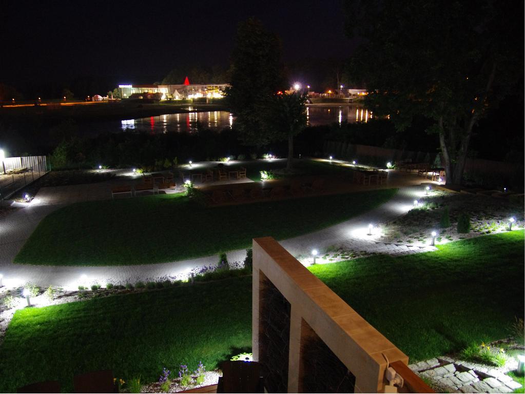 Hotel Uniejow Bagian luar foto