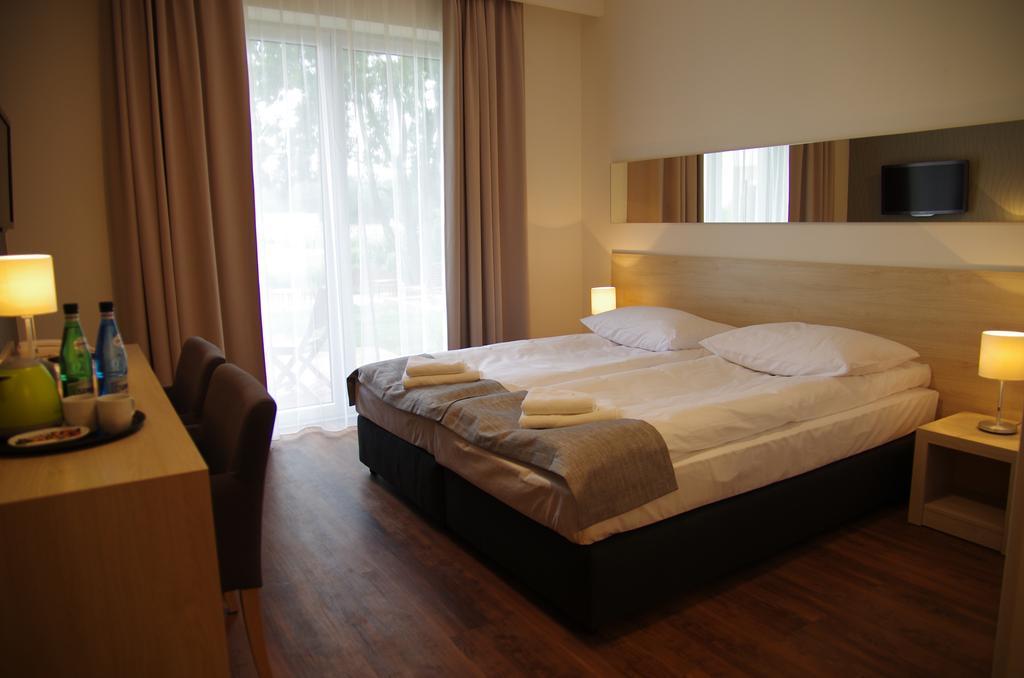 Hotel Uniejow Bagian luar foto