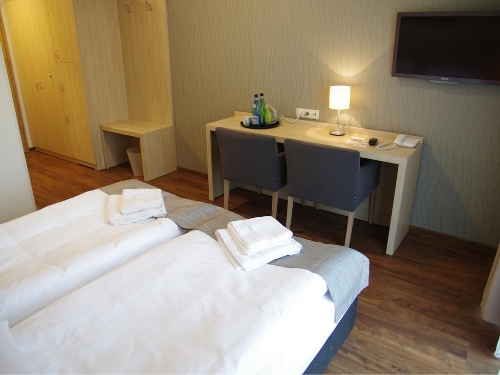 Hotel Uniejow Ruang foto
