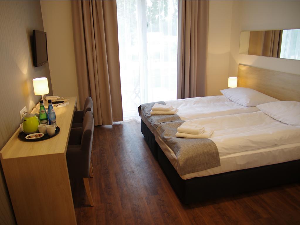 Hotel Uniejow Bagian luar foto