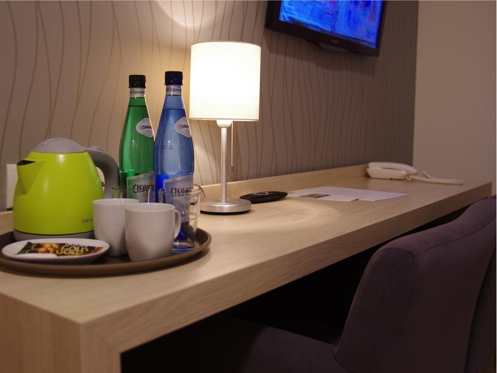 Hotel Uniejow Ruang foto