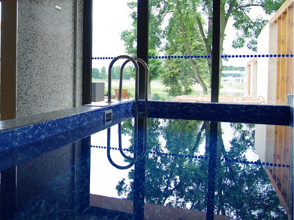 Hotel Uniejow Bagian luar foto