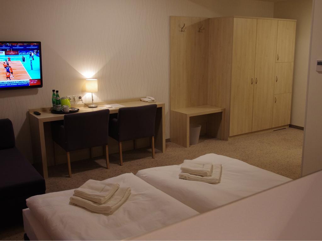Hotel Uniejow Bagian luar foto