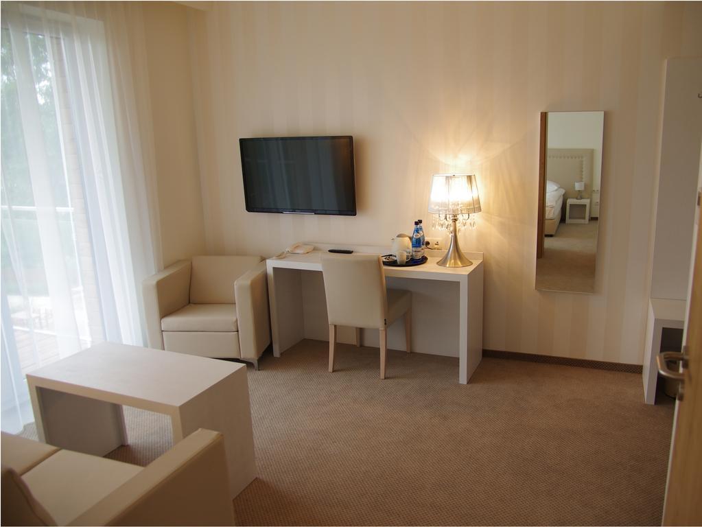 Hotel Uniejow Ruang foto