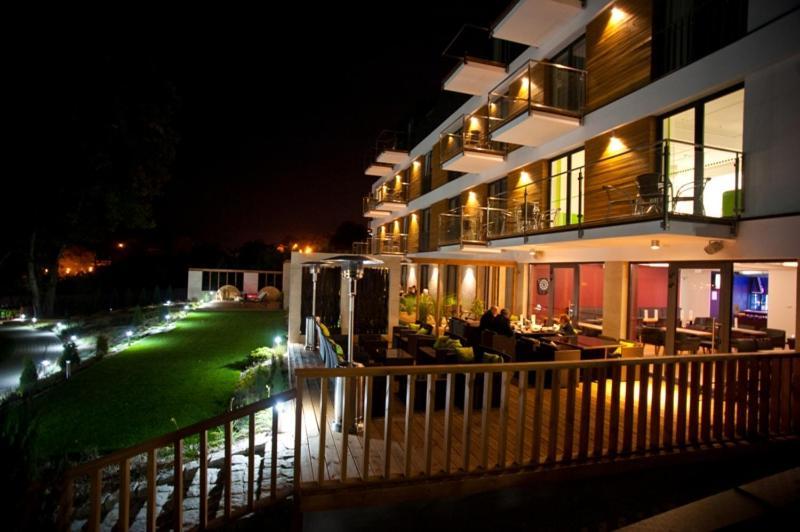Hotel Uniejow Bagian luar foto